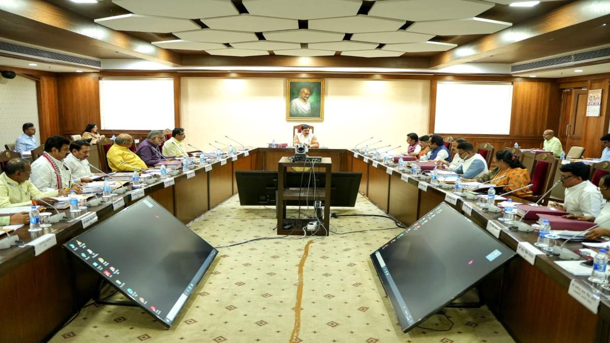 Mohan Cabinet Meeting: कैबिनेट में बिजली उपभोक्ताओं को बड़ा तोहफा, 24420 करोड़ की सब्सिडी देगी सरकार