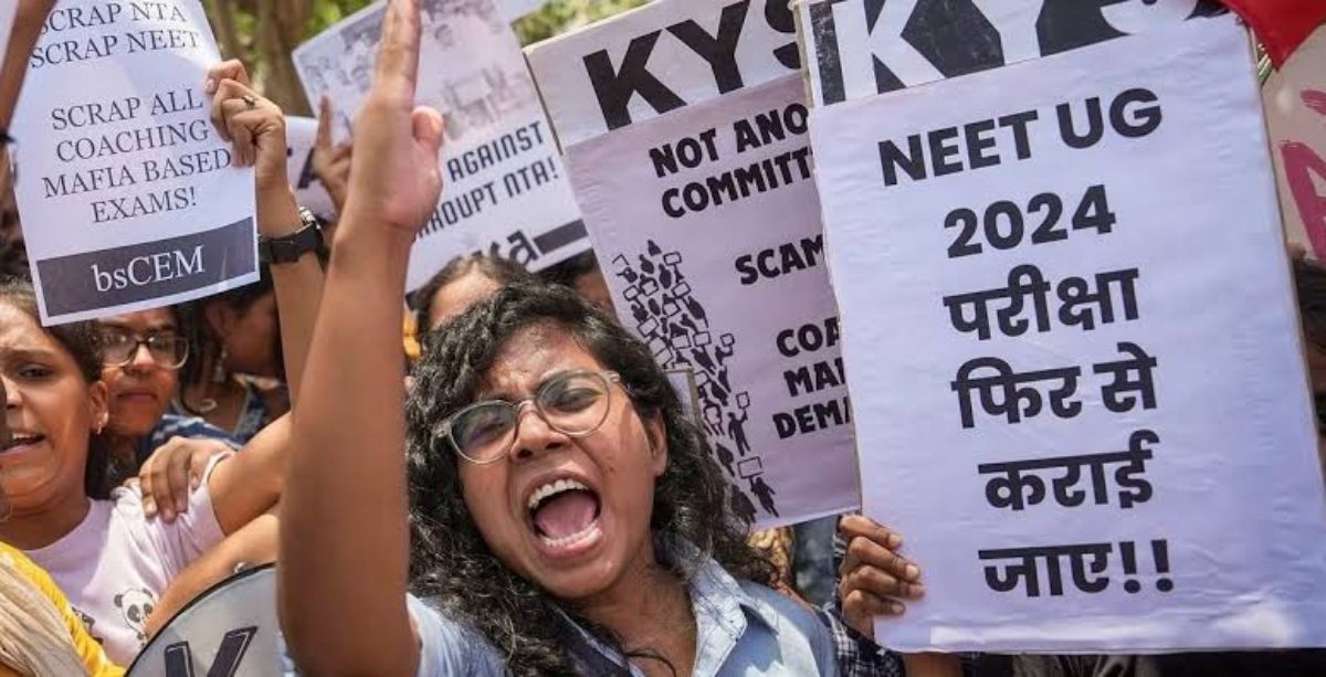 NEET Paper Leak पर केंद्र की हाई लेवल कमेटी ने छात्रों-अभिभावकों से मांगा सुझाव, इधर चिंटू-मुकेश और ओएसिस स्कूल के प्रिंसिपल से दूसरे दिन भी CBI की पूछताछ जारी