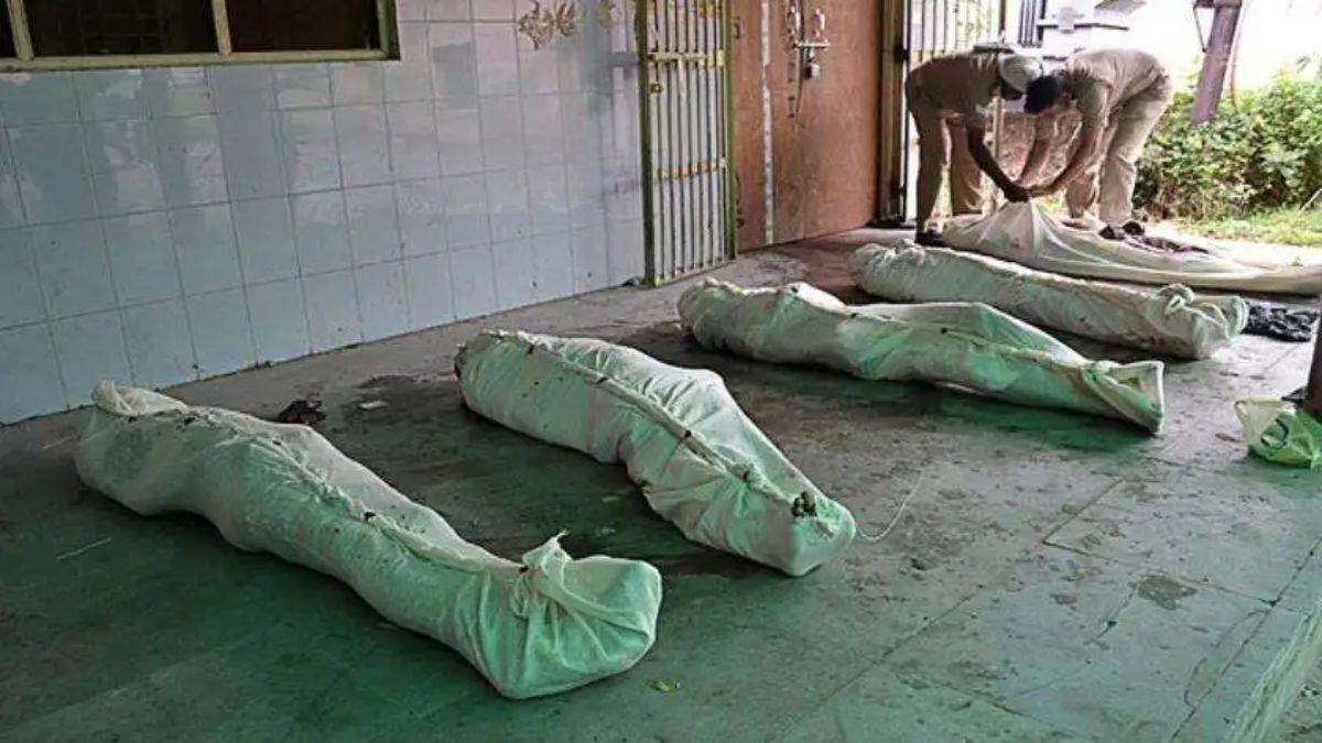 UP: 24 घंटे में 14 लोगों की संदिग्ध मौत, जगह-जगह पड़े मिले शव, मचा हड़कंप