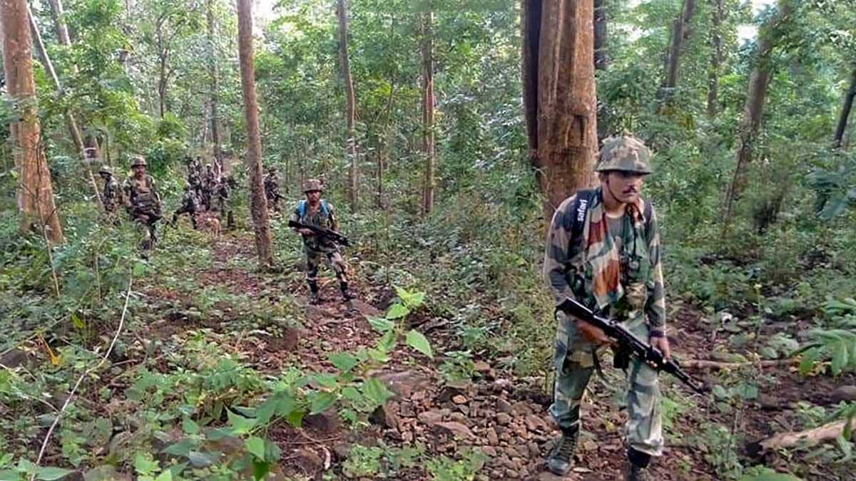 Naxal Encounter: छत्तीसगढ़ से लगे अब इस राज्य में नक्सलियों के खिलाफ एक्शन शुरू, जवानों ने एनकाउंटर में मार गिराए एक महिला समेत 4 नक्सली, एरिया कमांडर गिरफ्तार