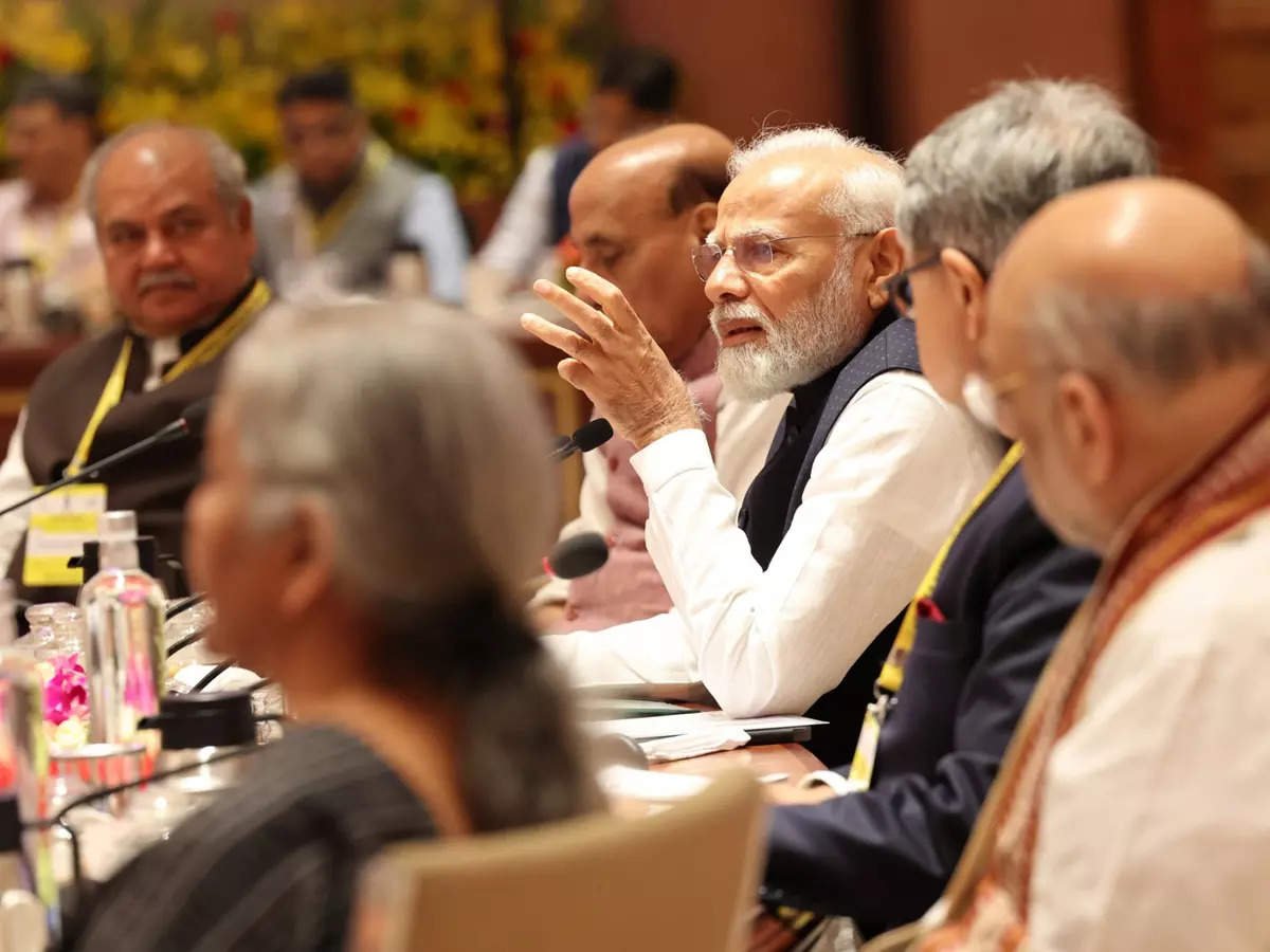 PM Modi Meeting: 45 घंटे की साधना और एग्जिट पोल की नतीजों के बाद एक्शन में पीएम मोदी, बुलाईं 7 बैठकें, हीटवेव-चक्रवात समेत कई एजेंडे पर करेंगे मंथन