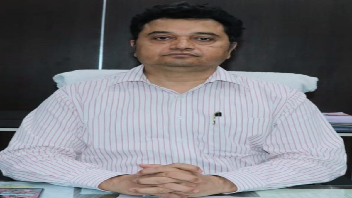 3 पटवारी निलंबित: एक तहसीलदार, दो नायब तहसीलदार को कारण बताओ नोटिस, इस वजह से कलेक्टर ने की कार्रवाई    