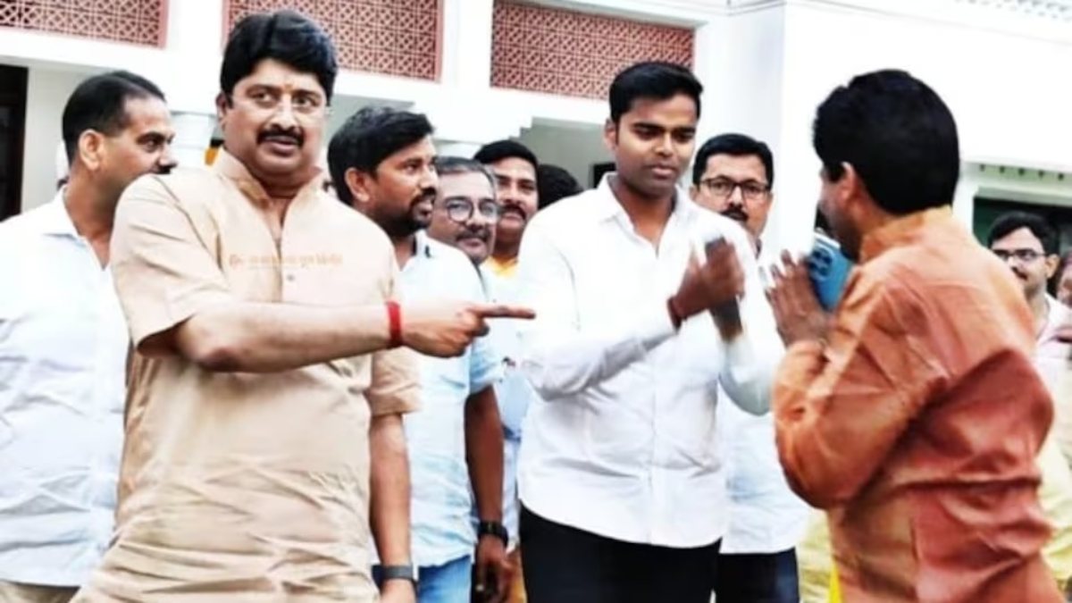 Raja Bhaiya से मिले देश के सबसे युवा सांसद, जीत के बाद जताया आभार, दोनों के बीच करीब आधे घंटे हुई बातचीत