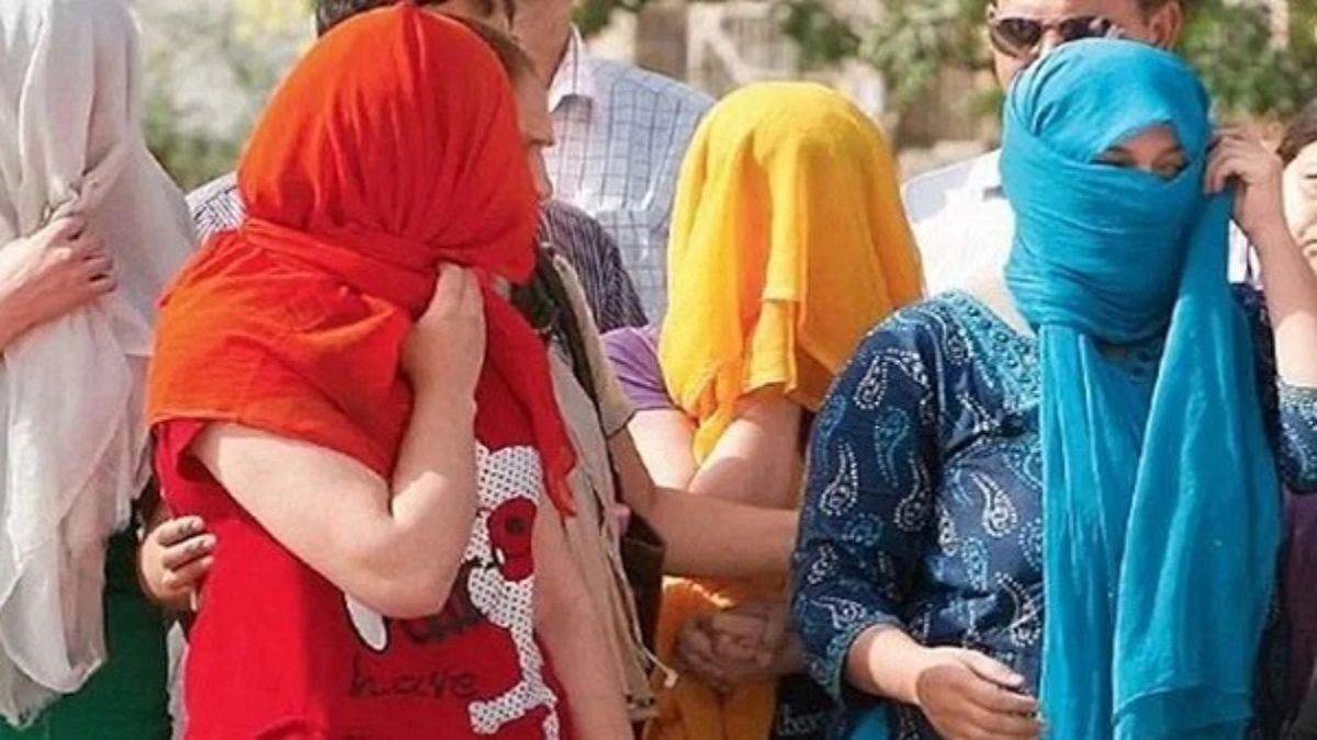 घर में चल रहे Sex Racket का पर्दाफाश: इस हाल में मिली कॉल गर्ल, देखकर शर्म से पानी-पानी हुई पुलिस