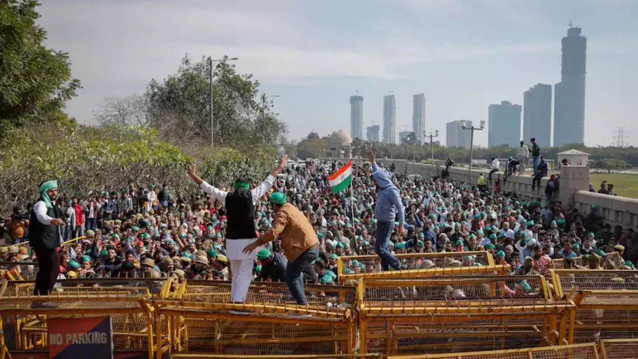 शंभू बॉर्डर पर किसानों और लोगों में रास्ते को लेकर बवाल