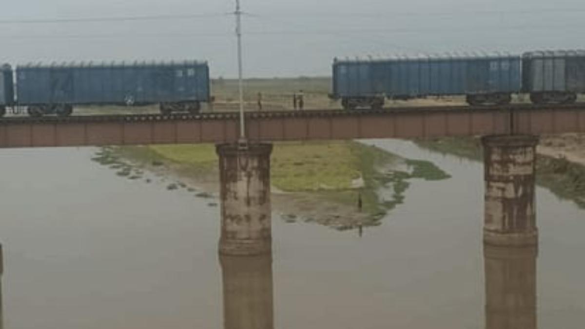 बड़ा हादसा टला: बरेली में मालगाड़ी दो हिस्सों में बटी,कई ट्रेनें घंटों प्रभावित रही