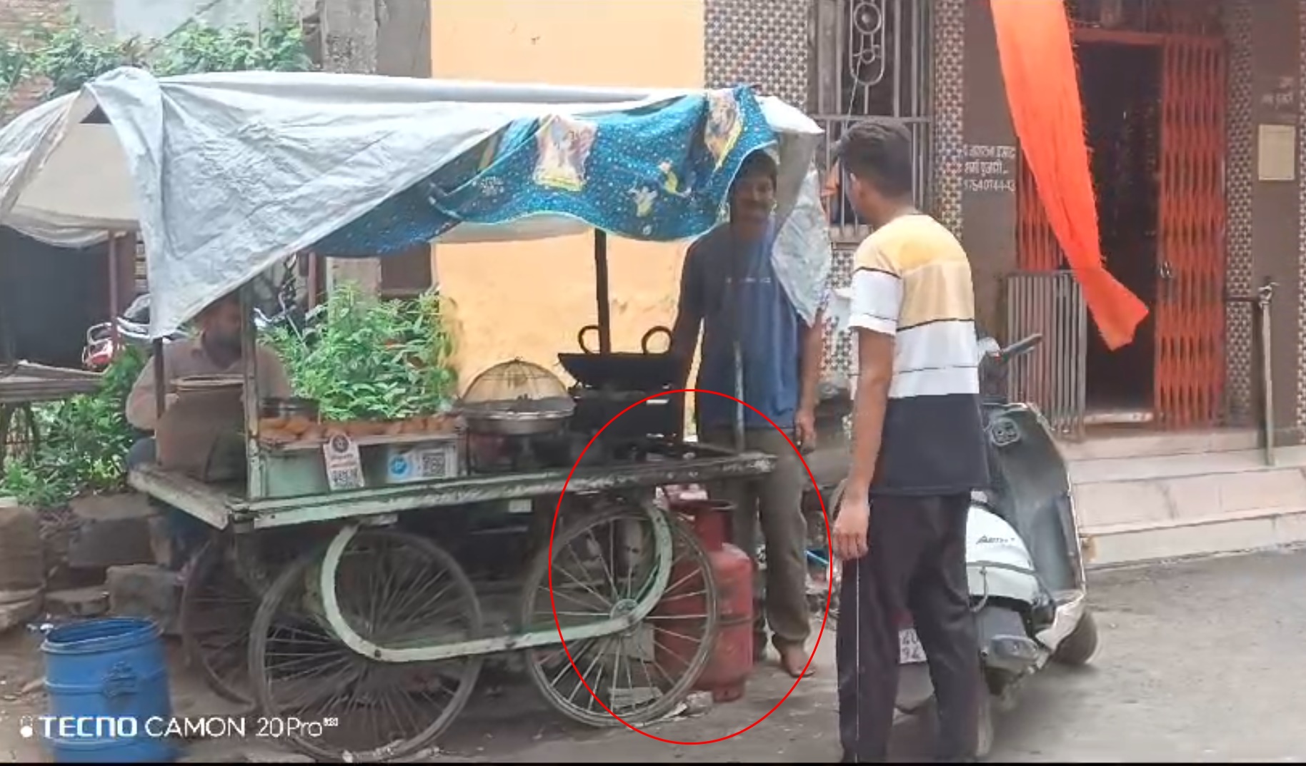 Vidisha News: चाय-नाश्ते के ठेलों पर अवैध रूप से घरेलु गैस का इस्तेमाल, अधिकारी नहीं दे रहे ध्यान