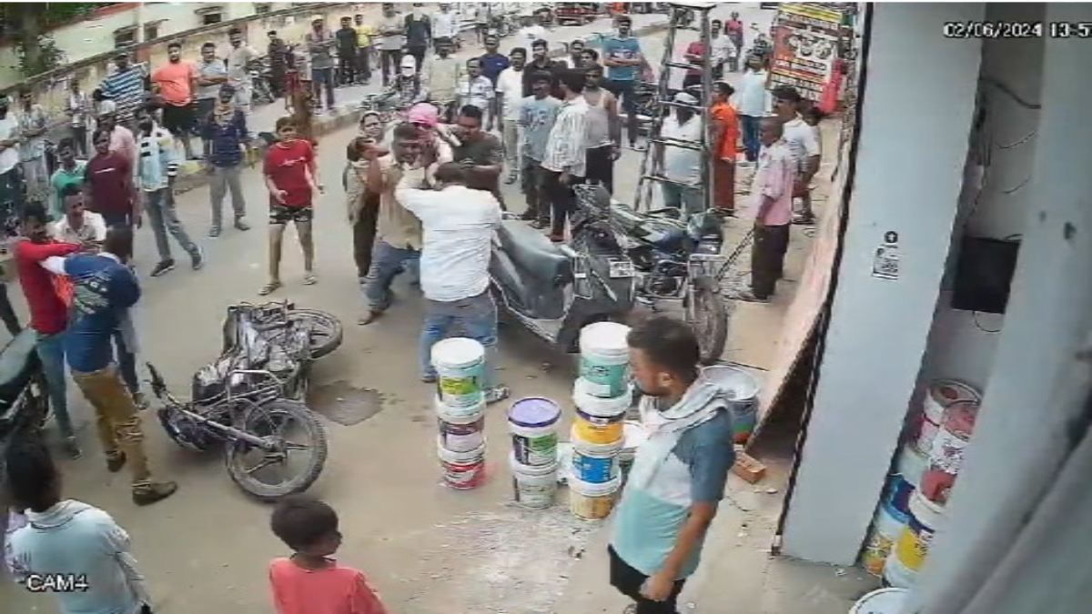 बदमाशों के हौसले बुलंद: जरा सी बात पर व्यापारी की बीच सड़क कर दी पिटाई, मामला दर्ज