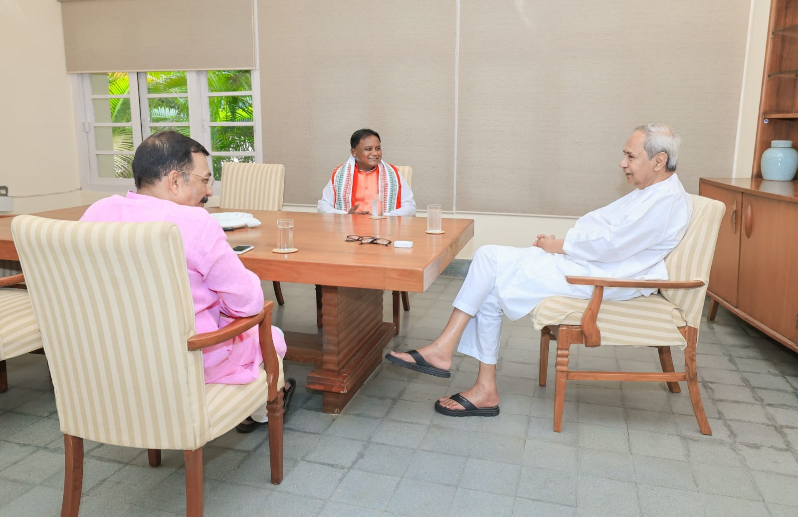 Odisha News: PM Modi के अलावा 10 राज्यों के मुख्यमंत्री होंगे शपथ ग्रहण में शामिल, नवीन पटनायक से मिलने पहुंचे मोहन माझी