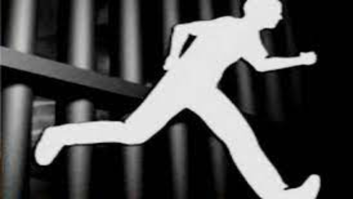 खाकी की लापरवाही: दुष्कर्म का आरोपी थाने की छत कूदकर हुआ फरार, पुलिस के फूले हाथ पांव
