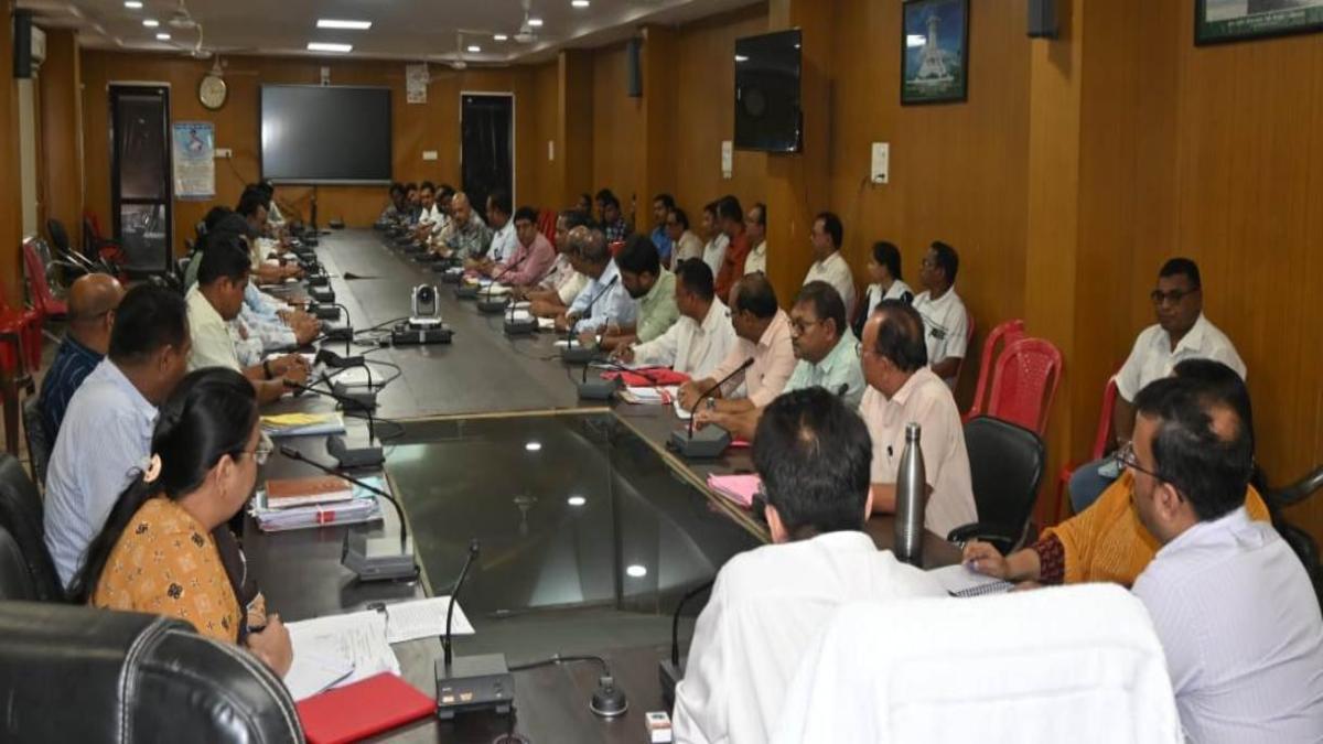 बलौदाबाजार कलेक्टोरेट में फिर सामान्य दिनों की तरह शुरू हुआ काम-काज, क्षतिग्रस्त वाहनों की बीमा क्लेम के लिए जनसुविधा केन्द्र स्थापित…