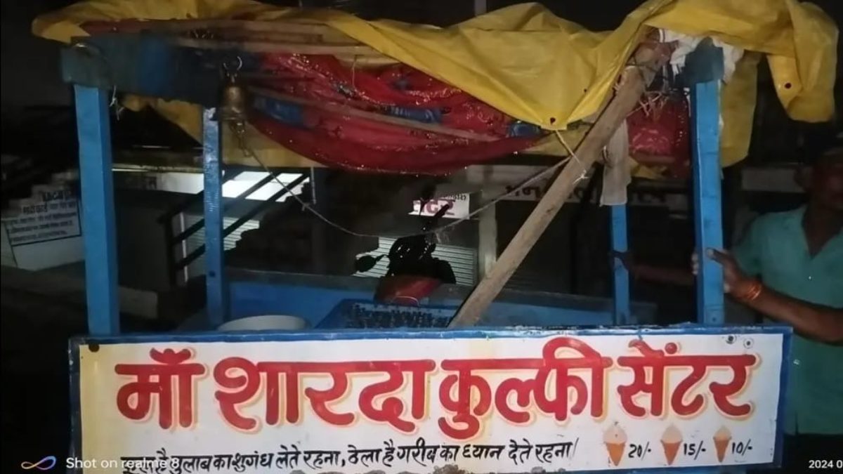 MP सड़क हादसे में एक मौतः ट्रक ने सड़क किनारे खड़े आइसक्रीम ठेले को मारी जोरदार टक्कर, एक घायल