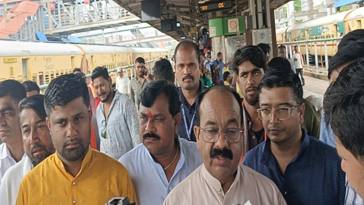 केंद्रीय राज्य मंत्री तोखन साहू के साथ डिप्टी सीएम अरुण साव ट्रेन से हुए रवाना, BJP की कोर कमेटी बैठक में होंगे शामिल…