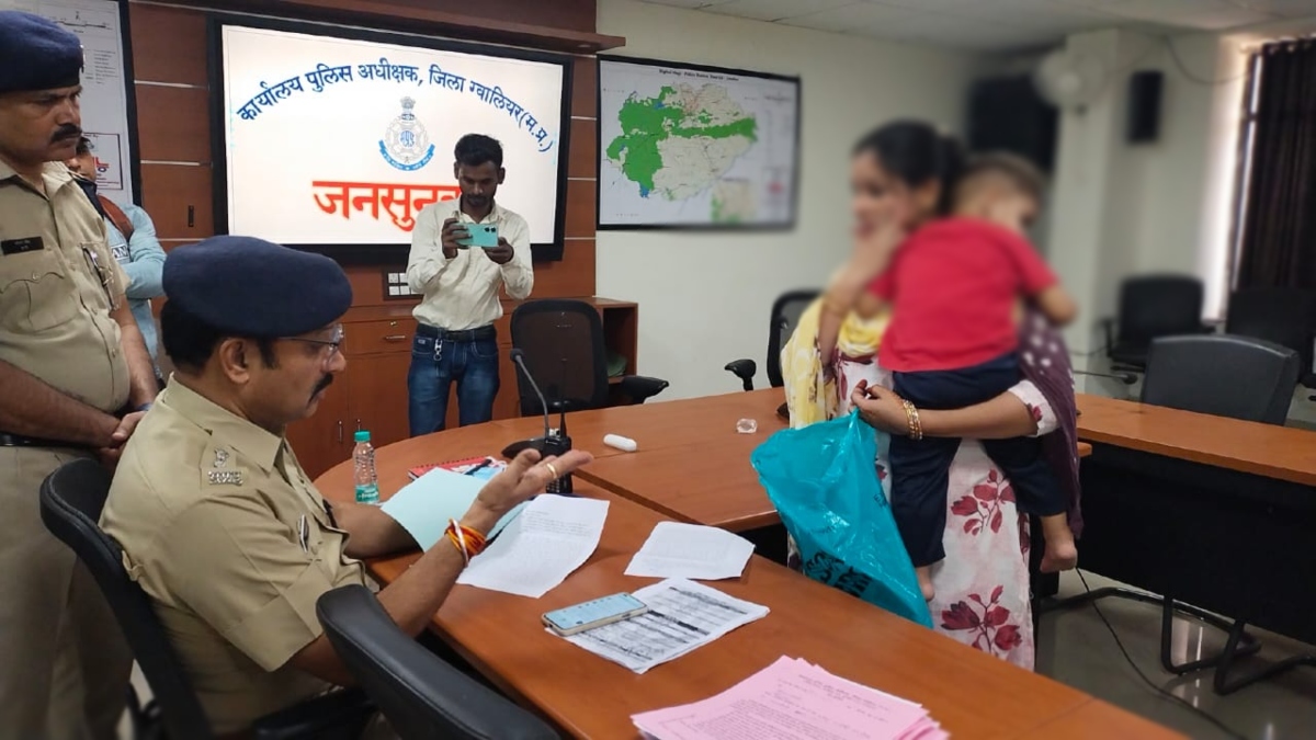 MP में फिर तीन तलाकः पति ने बीच सड़क दे दिया तलाक, SP ऑफिस पहुंच पीड़िता ने दी आत्महत्या की चेतावनी