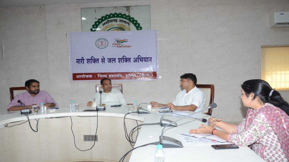 जिले में नारी शक्ति से जल शक्ति अभियान की शुरुआत, कलेक्टर गौरव सिंह ने मास्टर ट्रेनर तैयार करने के दिए निर्देश…