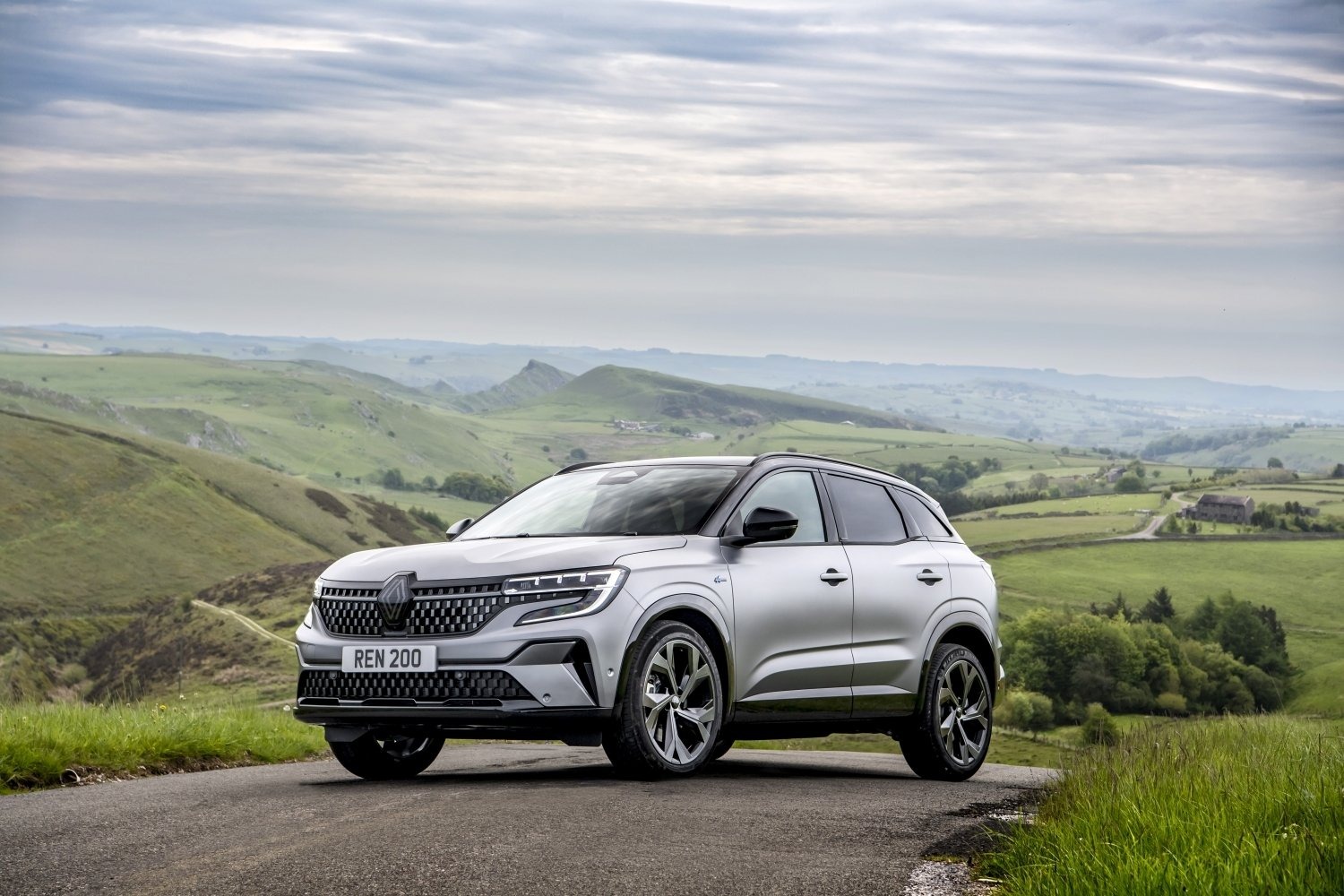 Renault Austral E-Tech Hybrid Car: Innova को टक्कर देने Renault ला रही नई कार