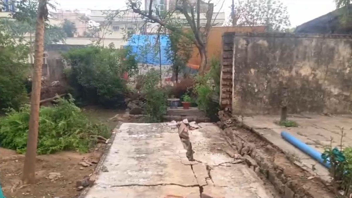 ग्वालियर में सरकारी बंगले की दीवार गिरने से मासूम की मौत, परिजनों का रो-रोकर बुरा हाल