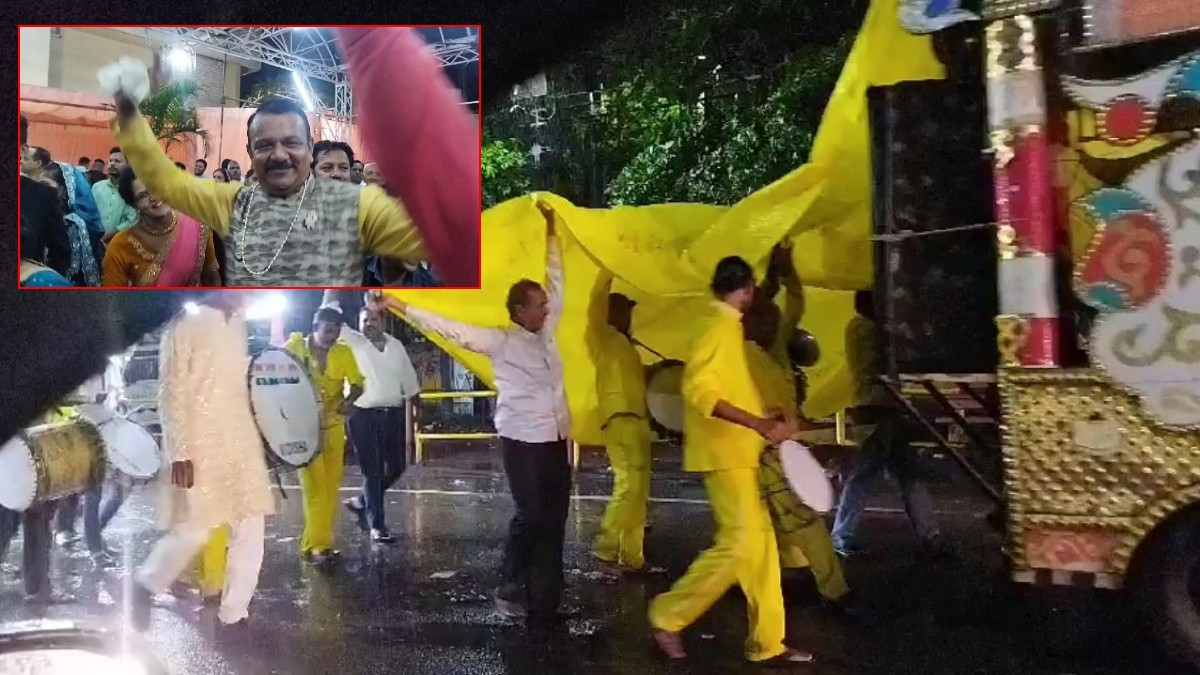 बारिश, बारात और मस्तीः मूसलाधार वर्षा में दुल्हन लेने बाजे गाजे के साथ नाचते गाते पहुंचे बाराती, देखें वीडियो