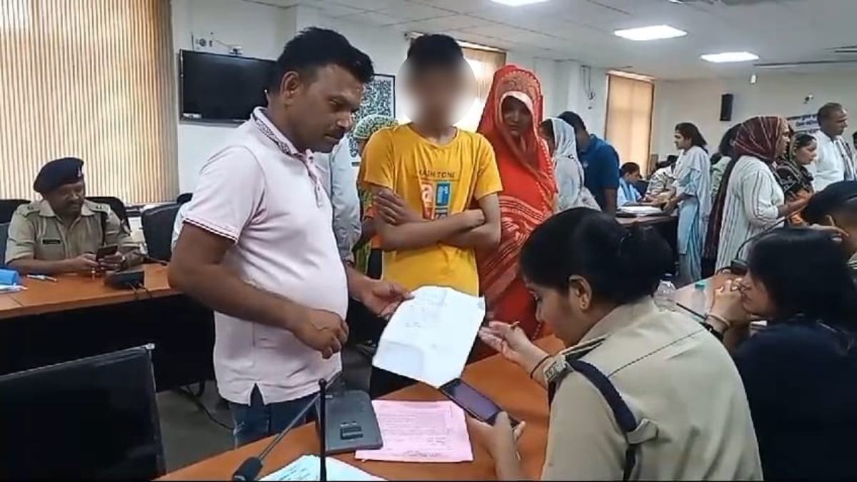 नाबालिग के साथ बेरहमी से मारपीटः वीडियो बनाकर किया वायरल, पुलिस जनसुनवाई में लगाई न्याय की गुहार