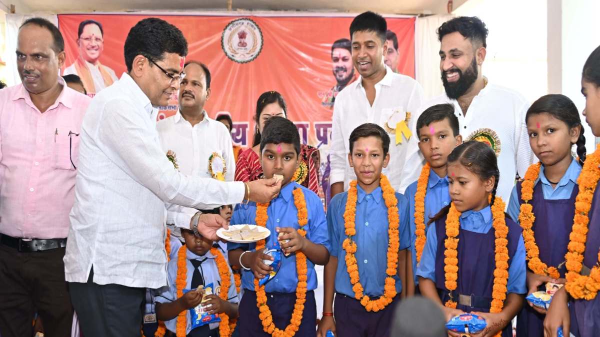 राजस्व मंत्री टंक राम वर्मा शाला प्रवेशोत्सव कार्यक्रम में हुए शामिल, 60 लाख रूपए से अधिक के विकास कार्यो की घोषणा…