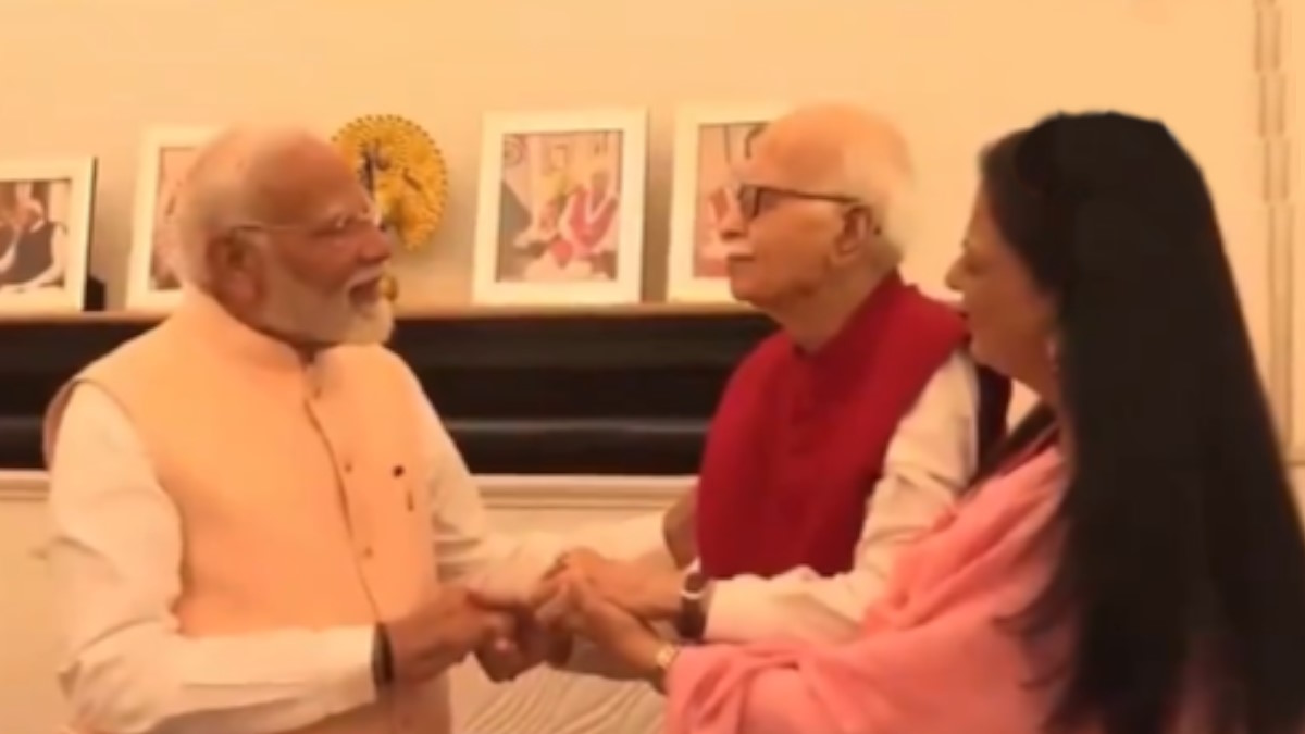 संसदीय दल का नेता चुने जाने के बाद मोदी ने लिया आडवाणी और जोशी का आशीर्वाद…