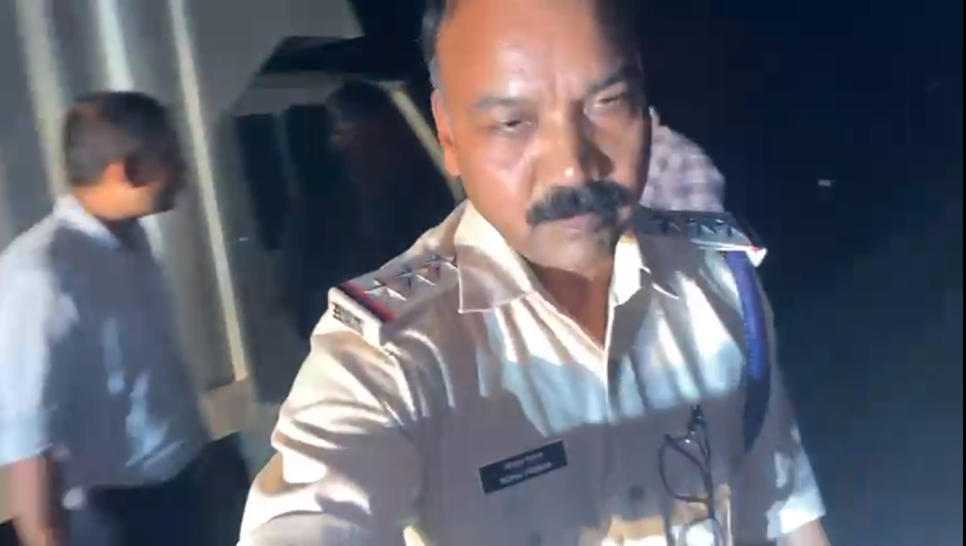 ’25 साल से ऐसी-तैसी नहीं करा रहा हूं’, शराब तस्करी की शिकायत पर पहुंचे टीआई के बिगड़े बोल, विधायक पति बोले- सीएम को भेंट करेंगे चूड़ी और साड़ी