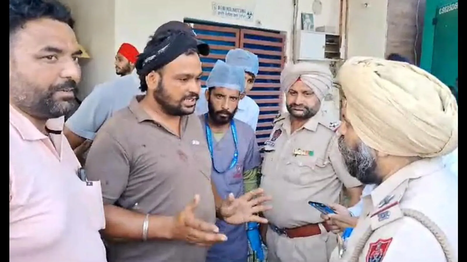 अमृतसर में जमीनी विवाद को लेकर चली गोलियां, 2 की मौत, 5 की हालत गंभीर
