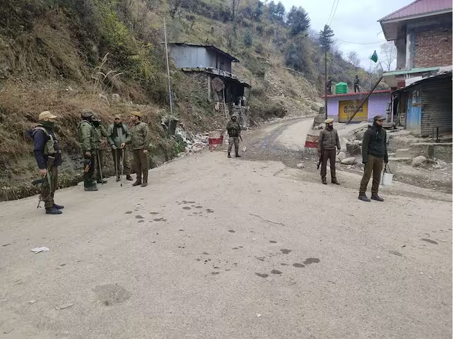 भारत-पाक सीमा से लगे एक गांव में पहुंचे दो नकाबपोश, गांव वालो को दी धमकी