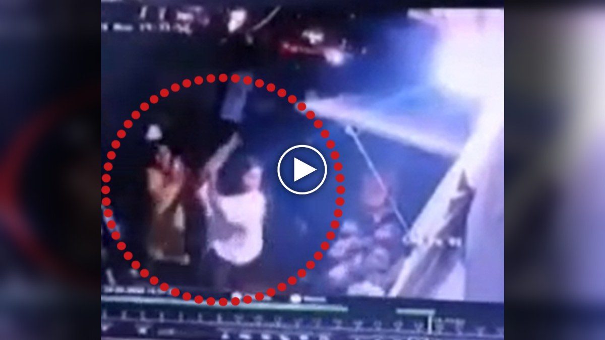 शराब दुकान के मैनेजर को महिलाओं ने लाठी-डंडे से पीटा, 7 के खिलाफ FIR दर्ज, देखें मारपीट का Video …