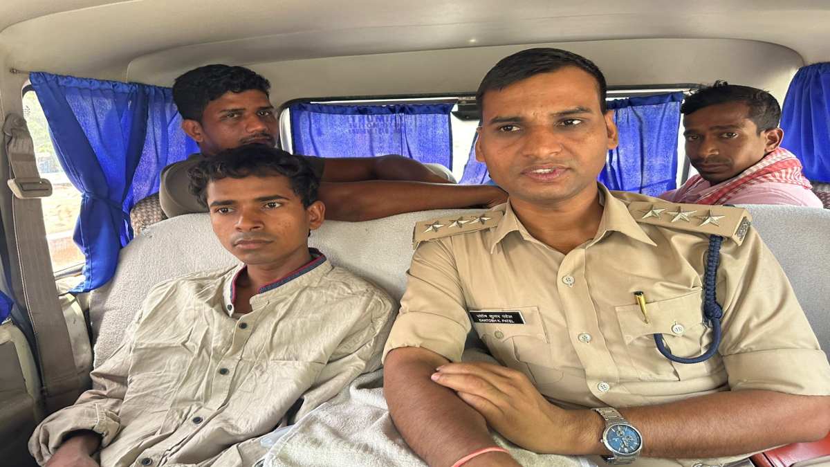 पुलिस का मानवीय चेहरा: नेपाल से भारत आए विक्षिप्त युवक को परिवार से मिलवाया, SDOP ने खुद ट्रेन में बैठाकर किया रवाना