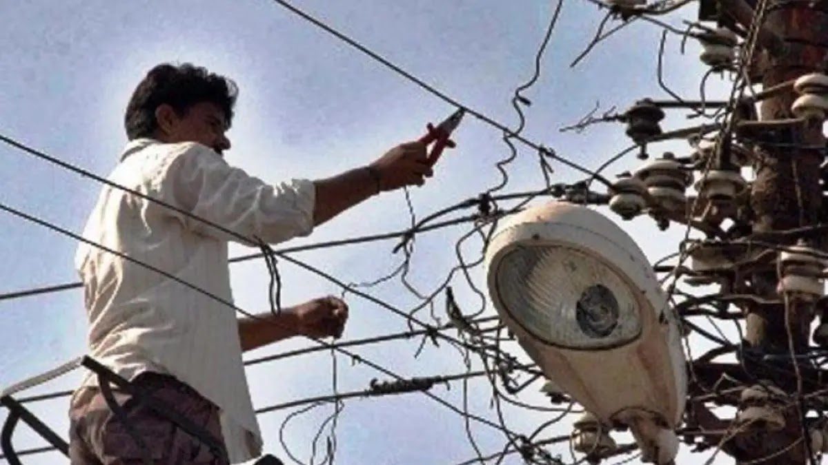 बिजली कर्मचारियों के साथ मारपीट तो अब खैर नहीं! विद्युतकर्मियों से दुर्व्यवहार कर पर दर्ज होगी FIR