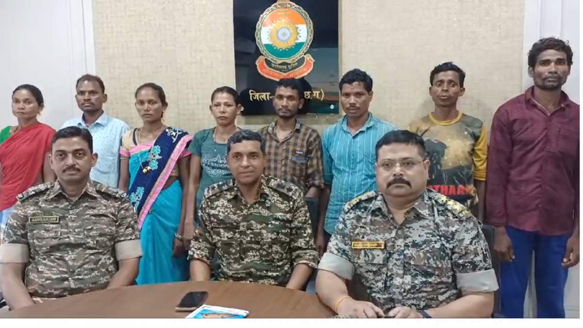4 हार्डकोर माओवादियों समेत 8 नक्सलियों ने डाले हथियार, पूना नर्कोम अभियान से प्रभावित होकर किया सरेंडर
