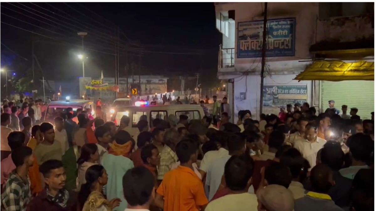 तेज रफ्तार ट्रक ने ली मासूम की जान, आक्रोशित लोगों ने किया चक्काजाम, सड़क पर लगी वाहनों की कतार