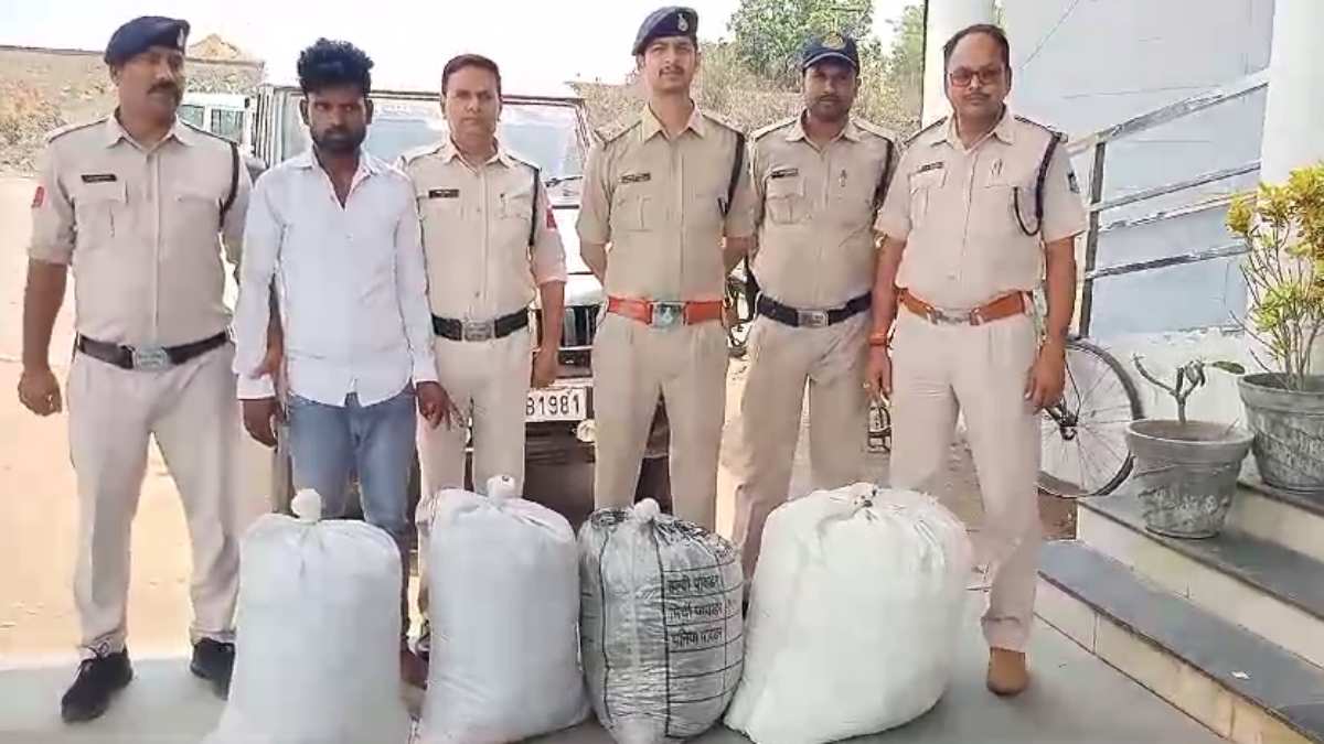 पुलिस की गिरफ्त में नशे का सौदागर: 10 लाख के गांजे के साथ तस्कर गिरफ्तार, उड़ीसा से UP हो रही थी तस्करी