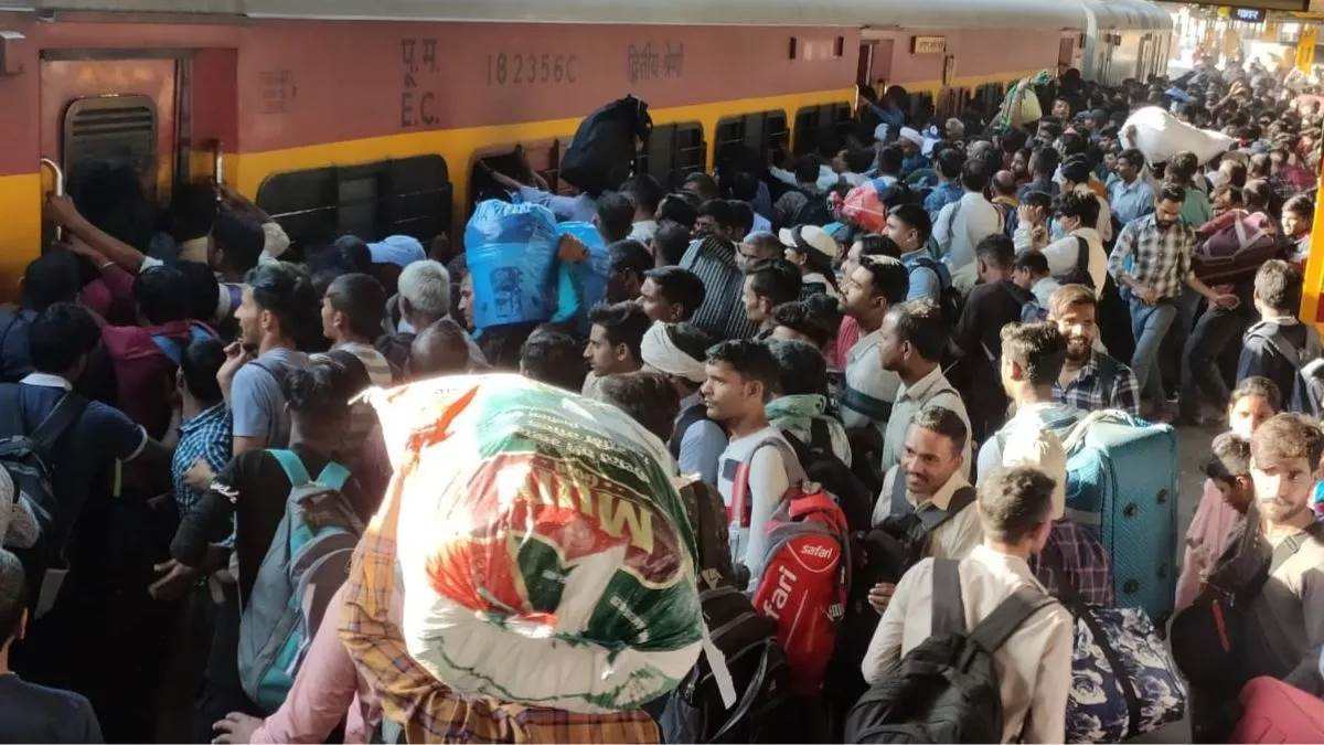 मौत की ट्रेन! भारी गर्मी में श्रमजीवी एक्सप्रेस का जनरल डिब्बा भरा था ठसा-ठस, अचानक 3 यात्रियों की बिगड़ी तबीयत, तीनों ने तोड़ा दम