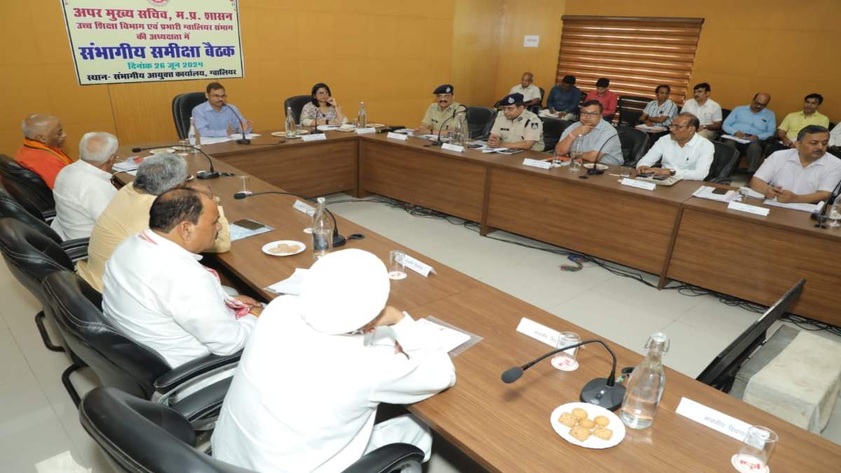 ग्वालियर संभागीय बैठक: कांग्रेस विधायकों ने विकास कार्यों में सौतेले व्यवहार का लगाया आरोप, बीजेपी ने बताया गलत