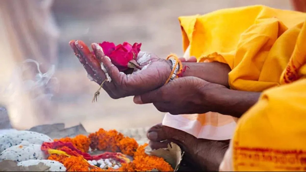 पितृ दोष से हैं परेशान तो गंगा दशहरा पर करें यह उपाय, शुभ संयोग का हो रहा निर्माण