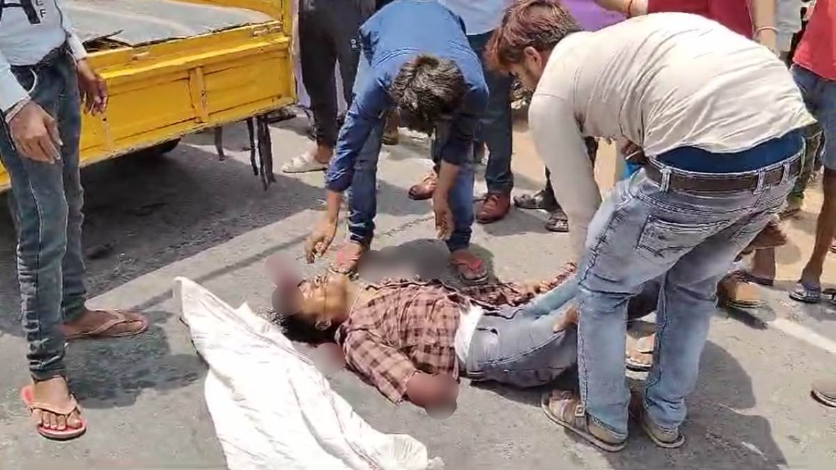 MP सड़क हादसाः टीकमगढ़ में ट्रक ने बाइक को मारी टक्कर, एक मौत, डबरा में बस ने बुजुर्ग को लिया चपेट में, खंडवा में रेत भरे ट्रक का कहर, चार घायलों में दो गंभीर