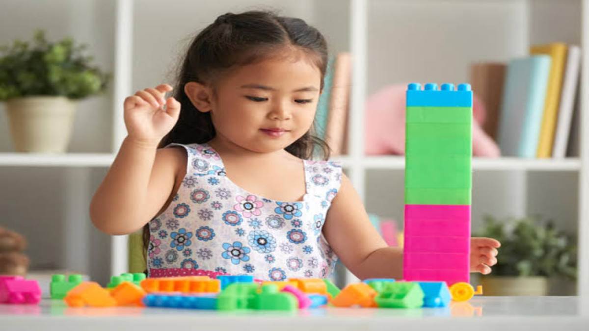 आप भी इस साल बच्चे को भेजना चाहते हैं play School, तो पहले जान लें किस उम्र में भेजना है सही, इन बातों का रखना होगा ख्याल