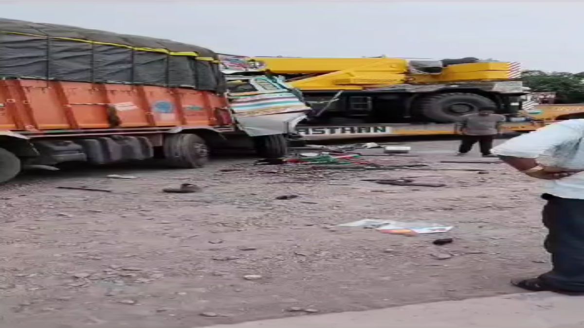 सड़क हादसे में एक मौतः दो ट्रकों में टक्कर के बाद एक ट्रक ढाबे के चौकीदार पर पलट गया, मौके पर तोड़ा दम