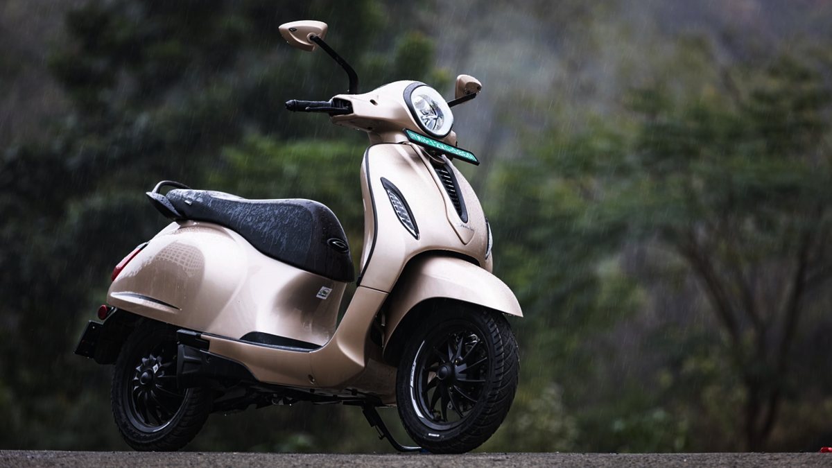 Bajaj की ये Scooter देगी इन नामी कंपनियों को कांटे की टक्कर, जाने क्या है इसकी खासियत…