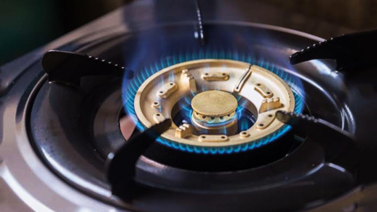 Gas के Burner का छेद हो गया है Block, तो इस Technique से करें सफाई…