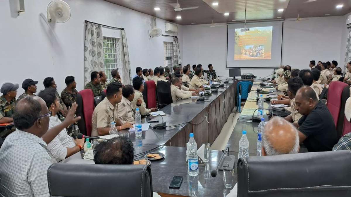 अचानकमार टाइगर रिजर्व में नए बाघों के री-इंट्रोडक्शन के लिए हुई कार्यशाला, एक्सपर्ट ने हैबिटेट इंप्रूवमेंट कर मानवीय दबाव को कम करने पर दिया जोर