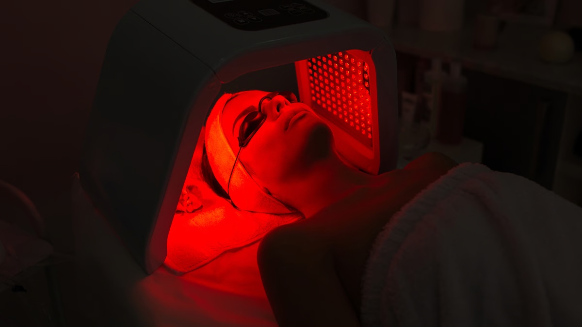 तेजी से बढ़ रहा Red Light Therapy का चलन, जाने क्या है इसके फायदे …