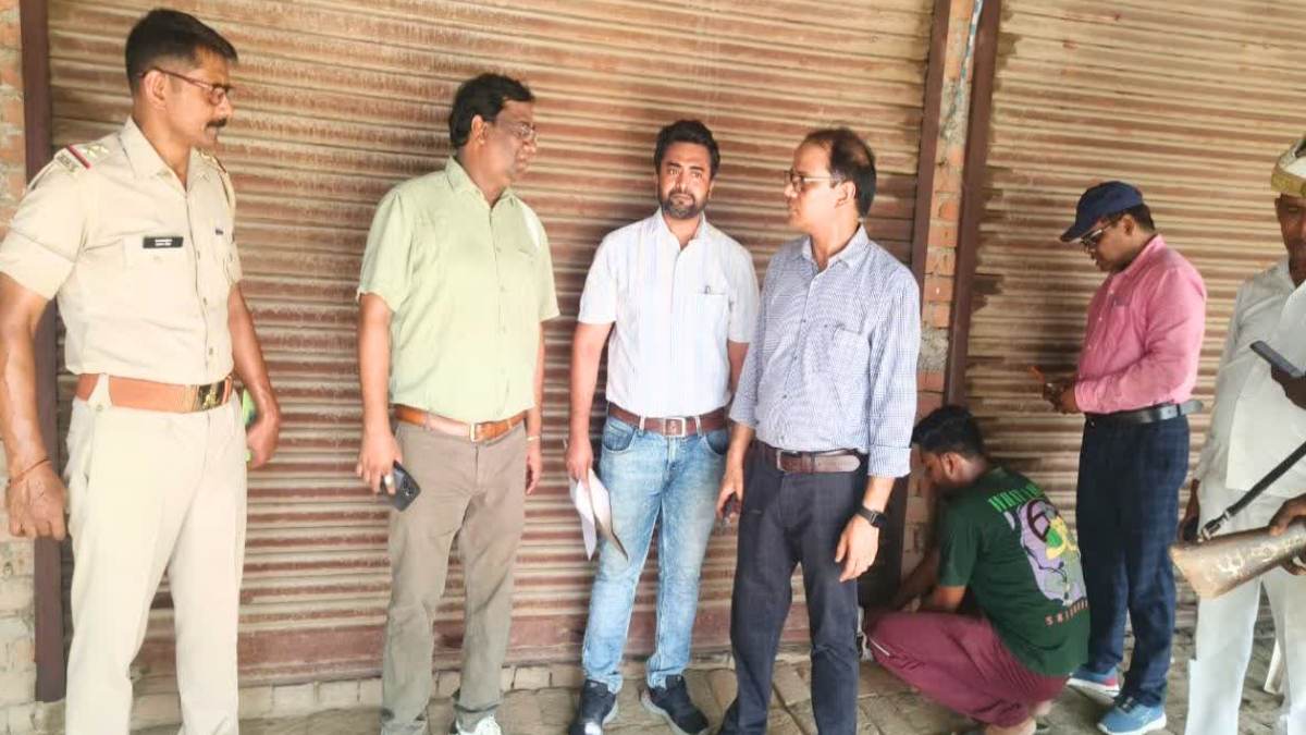 स्वास्थ्य विभाग और जिला प्रशासन की बड़ी कार्रवाई, अवैध रूप से चल रहे 25 अस्पताल सील, संचालकों में मचा हड़कंप