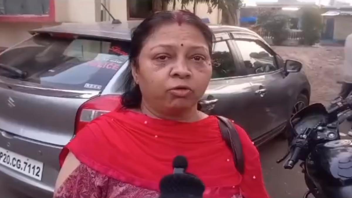 महिला पटवारी से मारपीट: सरकारी जमीन पर बोर खनन की शिकायत पर पहुंची पीड़िता, आरोपी पर कपड़े फाड़ने का लगाया आरोप