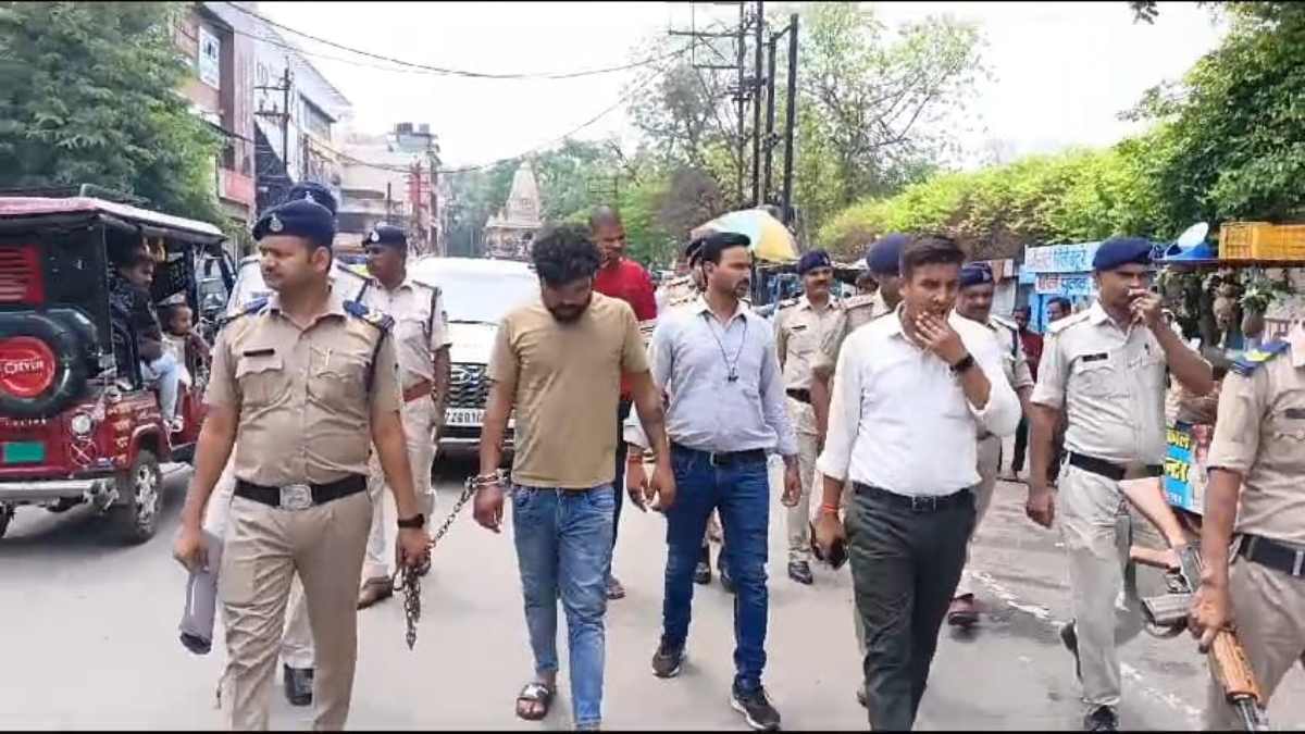 MP CRIME: पुलिसकर्मी से मारपीट करने वाला आरोपी पकड़ाया, निकाला गया जुलूस, देखें Video