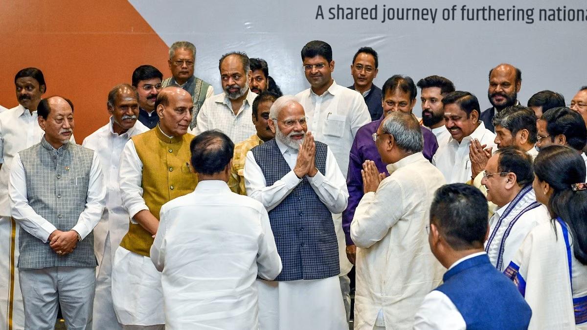 प्रधानमंत्री आवास पर NDA की बैठक ख़त्म, राष्ट्रपति भवन जाएंगे PM मोदी, सरकार बनाने का दावा करेंगे पेश