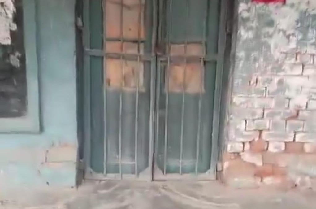 उन्नाव के बैसवारा रेलवे स्टेशन पर टिकट काउंटर बंद , कांग्रेस से साधा निशाना कहा- रेलमंत्री वंदे भारत में रील बनाने में व्यस्त…