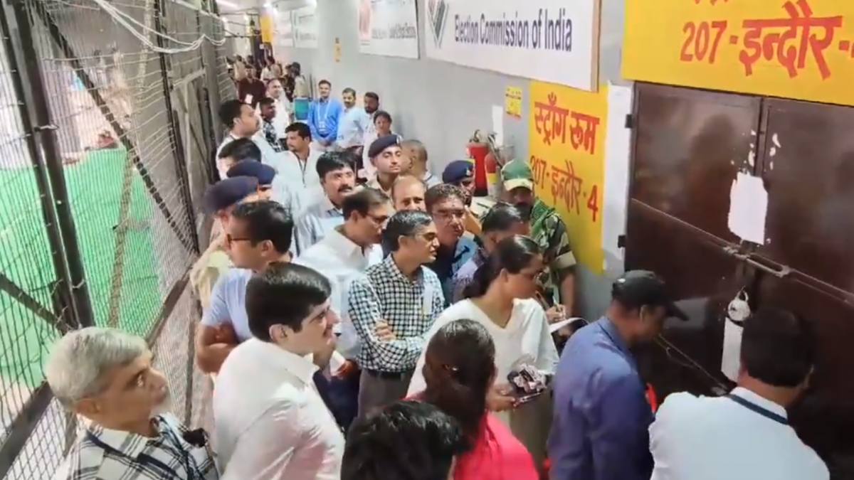 Elections Result 2024: इंदौर में खोला गया स्ट्रांग रूम, सुबह 8 बजे से शुरू होगी मतगणना